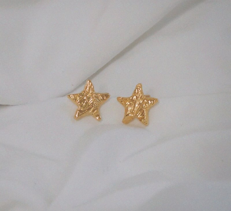 925 Silver star earring C.E 301 - 耳環/耳夾/耳骨夾 - 其他金屬 銀色