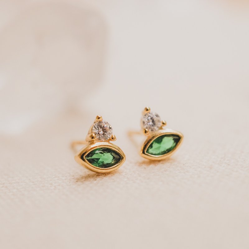 Emerald Crown Stud Earrings - ต่างหู - โลหะ สีทอง