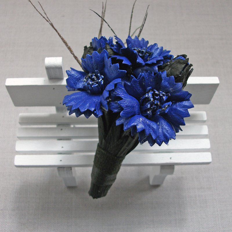 Leather brooch with a bouquet of cornflowers - 胸針 - 真皮 藍色