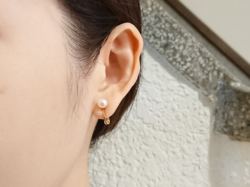 Painless Non-pierced Earrings - Smooth Round Freshwater Pearl Clip-on Earrings - ต่างหู - ไข่มุก ขาว