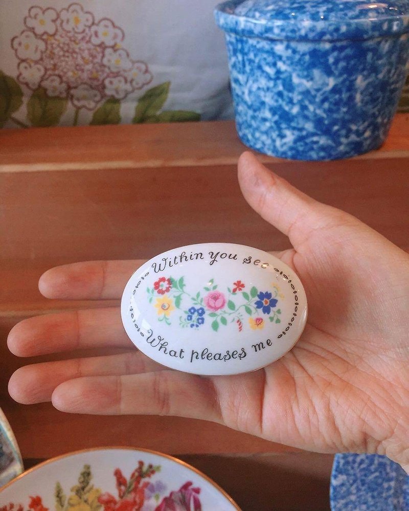 Flower Antique Small Porcelain Box (JS) - Items for Display - Porcelain Multicolor