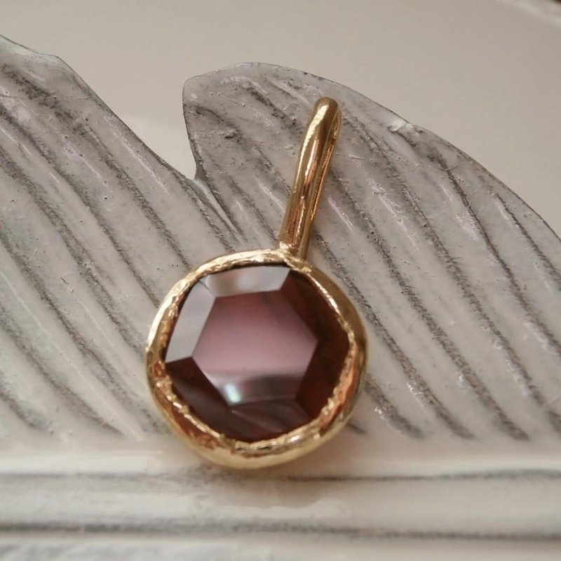 Garnet and K18 pendant - Necklaces - Gemstone Red