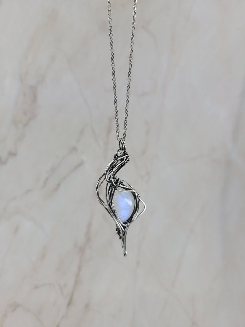 Blue Stone 999 Sterling Silver Hand Wound Necklace - สร้อยคอ - คริสตัล 