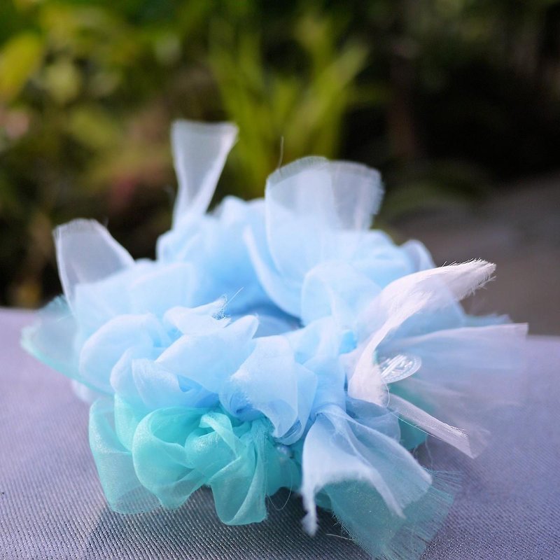 Color bloom knitting Chou - Blue Hawaii / Flower ChouChou / Scrunchie -Blue Cocktail - เครื่องประดับผม - ผ้าฝ้าย/ผ้าลินิน สีน้ำเงิน