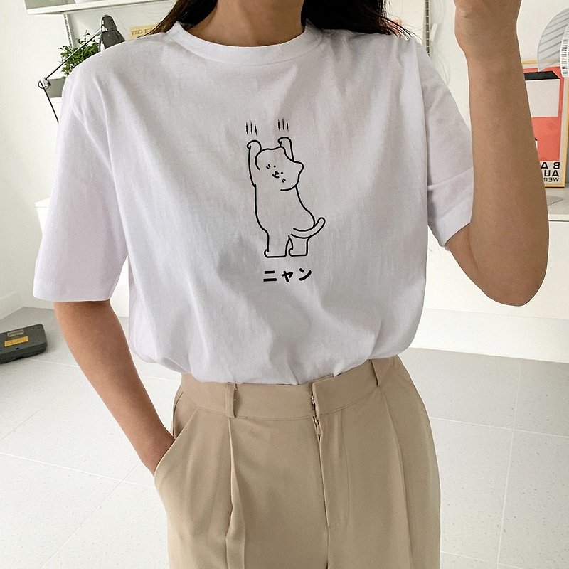 日本のニャーニャーユニセックス半袖Tシャツ白い猫が壁の毛を引っ掻く子供ギフトWenqing