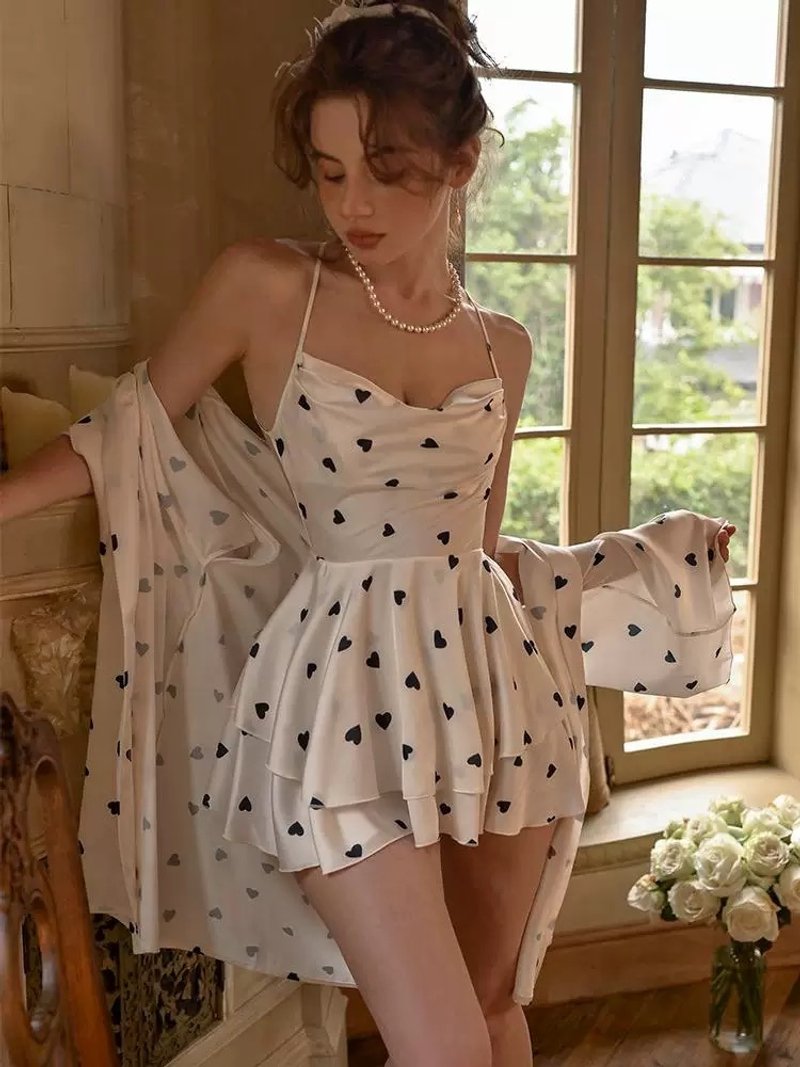 satin short dress with a heart print - 睡衣/居家服 - 其他材質 