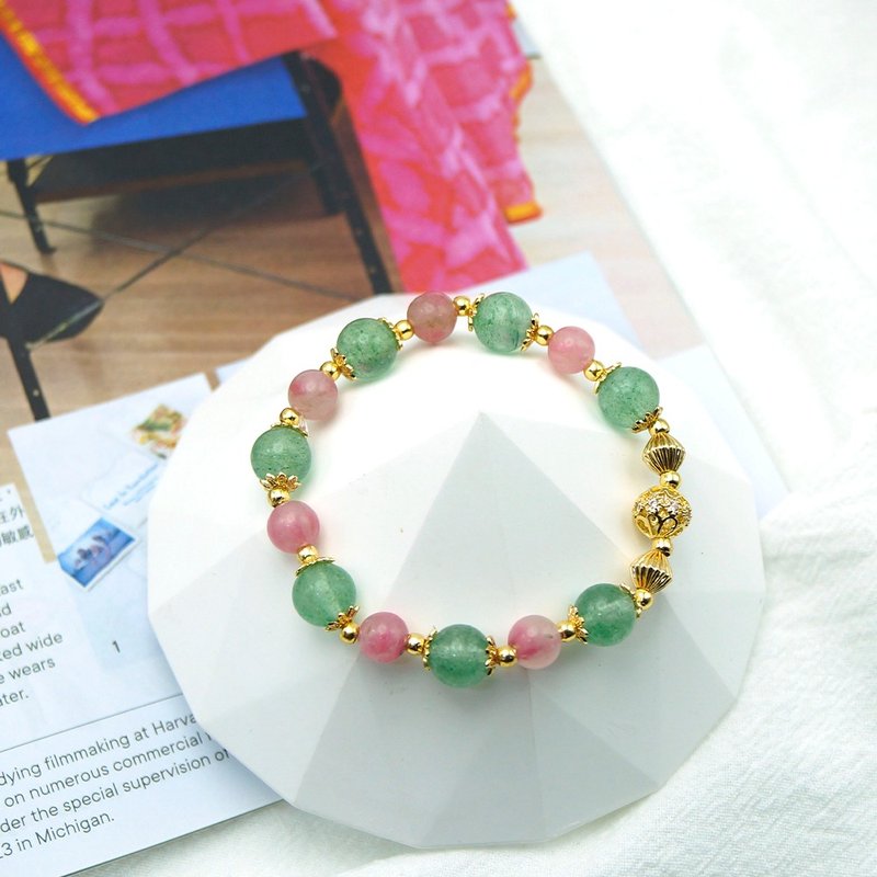 Surprise! Refurbished. Green strawberry rose crystal bracelet attracts peach blossom gifts - สร้อยข้อมือ - คริสตัล สีเขียว