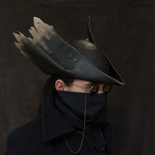 Svetliy Sudar Leather Arts Workshop Hunter Leather Hat v.3 Inspired Bloodborne / tricorne
