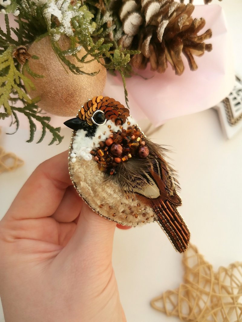 Bird brooch, embroidered bird brooch, bird brooch, bird decoration - เข็มกลัด - ไข่มุก สีนำ้ตาล