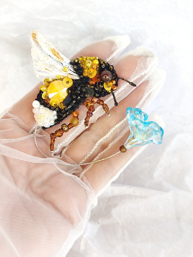 Brooch yellow bumblebee with glass flower, foldable wing - Brooches - Glass Yellow