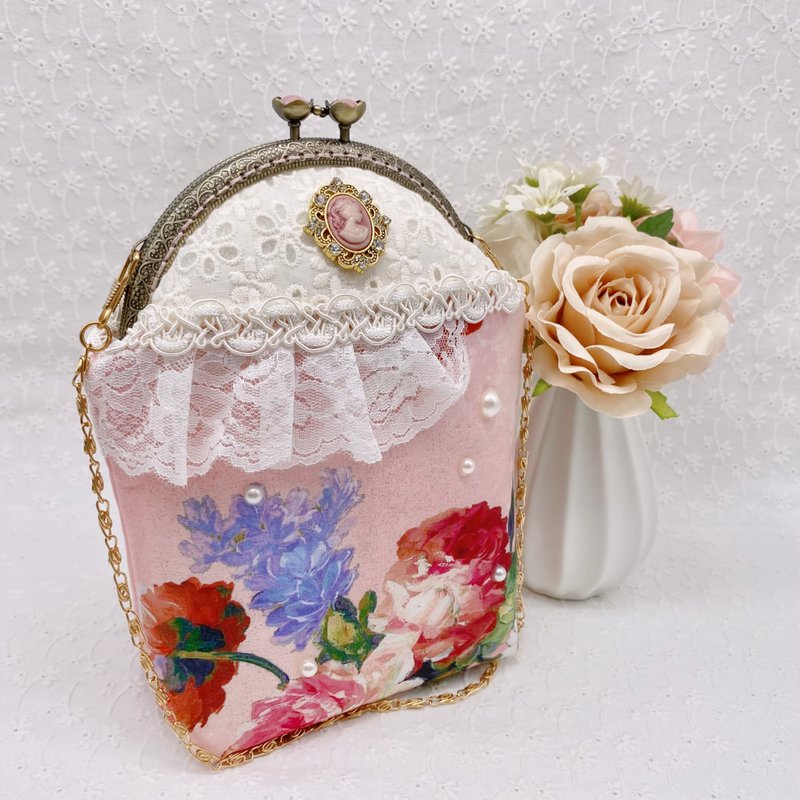 Cameo and Garden Rose Kiss lock bag Shoulder Bag - กระเป๋าแมสเซนเจอร์ - ผ้าฝ้าย/ผ้าลินิน สึชมพู