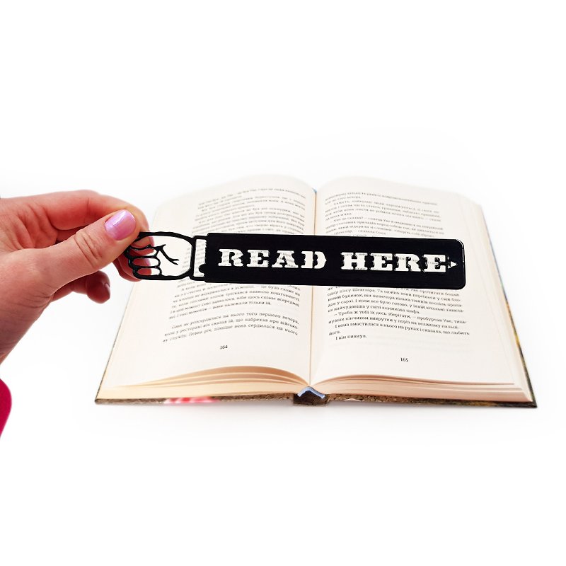 Read Here Book Bookmark. Small Bookish Gift for Avid Readers. - ที่คั่นหนังสือ - โลหะ สีดำ