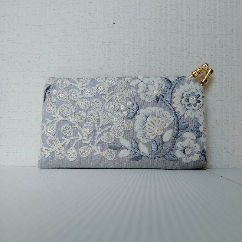 Light Grey Embroidered Business Card Holder - ที่เก็บนามบัตร - ผ้าฝ้าย/ผ้าลินิน สีเทา