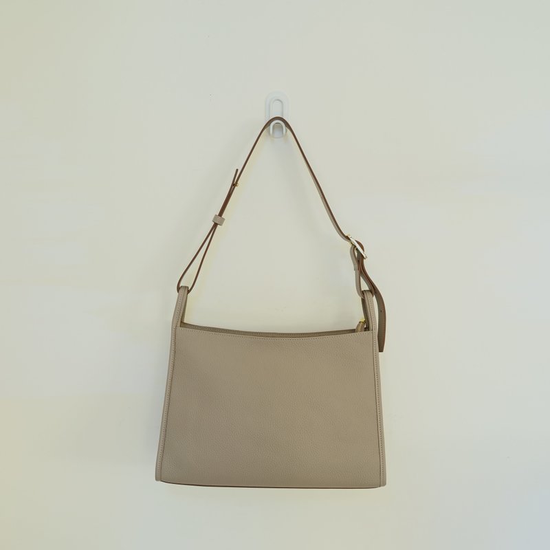 兩個耳朵-寬帶側背方包-杏灰色 - 側背包/斜背包 - 真皮 灰色