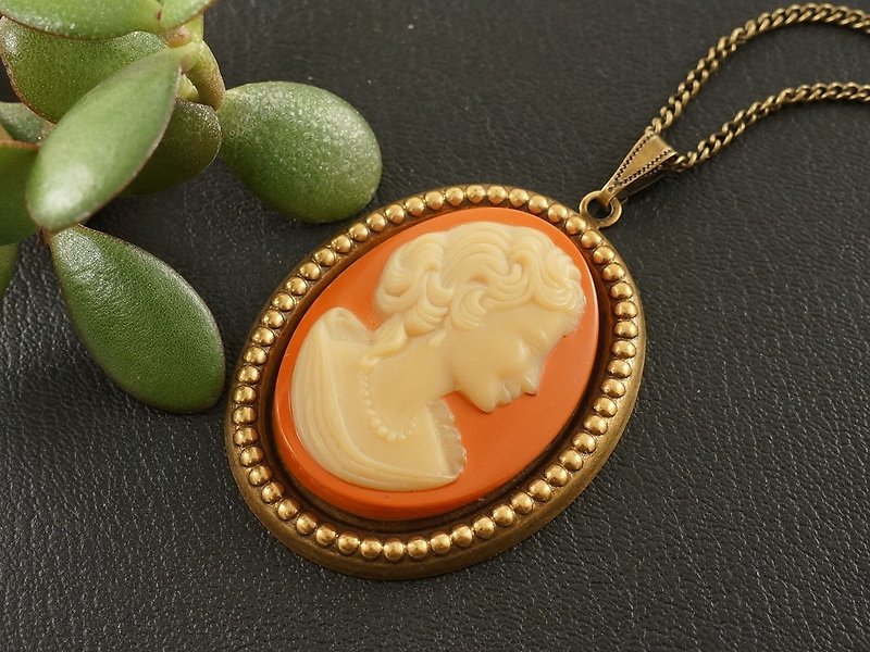 Ivory Fire Red Orange Vintage Glass Girl Lady Cameo Pendant Necklace Jewelry - Necklaces - Glass Orange