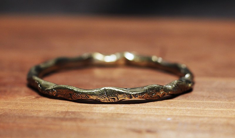 Irregular closed brass bracelet - สร้อยข้อมือ - ทองแดงทองเหลือง สีเขียว