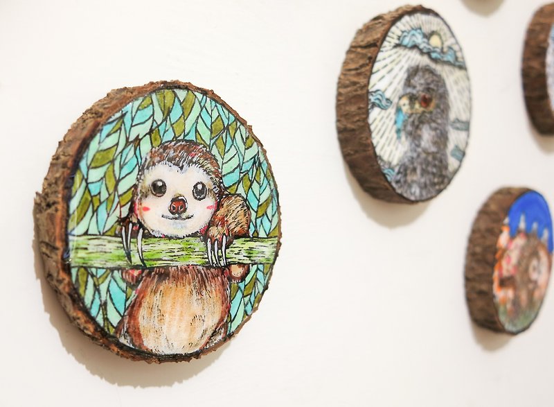 限量-療癒手繪木頭畫（杯墊）-小樹懶的微笑 - 海報/掛畫/掛布 - 木頭 綠色