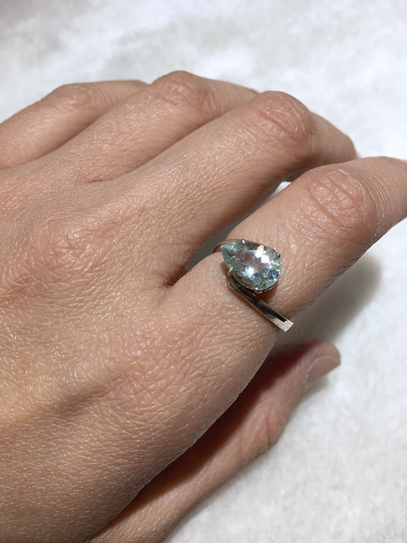 Aquamarine Ring in simple design Handmade in Nepal 92.5% Silver - แหวนทั่วไป - เครื่องเพชรพลอย 