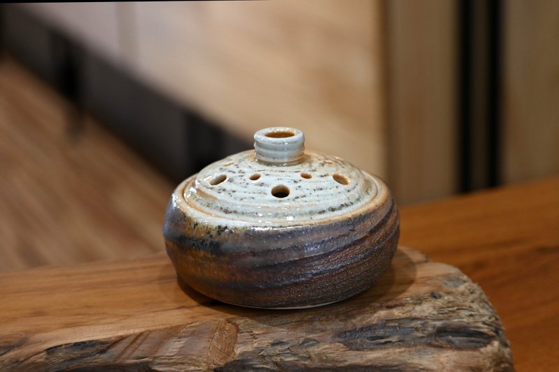 Two-piece pure porcelain wood-burning incense burner with flip-up lid [Zhenlin Ceramics] - ของวางตกแต่ง - เครื่องลายคราม 