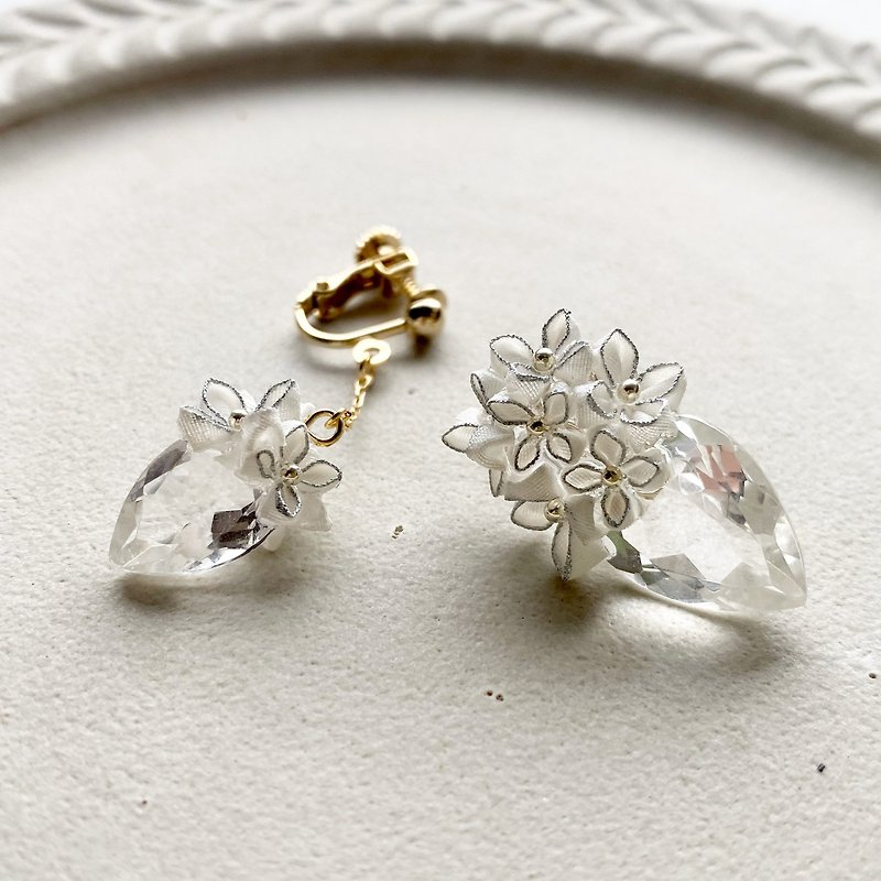 White hydrangea and natural crystal quartz earrings - Earrings & Clip-ons - Crystal Transparent