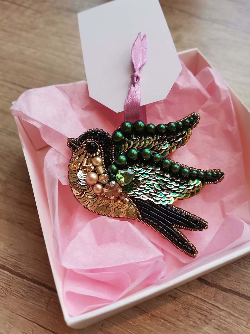 蜂鳥 別針,  swallow bird jewelry brooch beaded, Green bird jewelry - เข็มกลัด - แก้ว สีเขียว