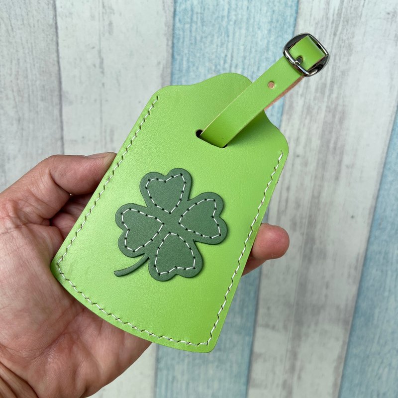 Healing gadgets Taiwan MIT green four-leaf clover pure hand-stitched handmade leather luggage tag - ป้ายสัมภาระ - หนังแท้ สีเขียว