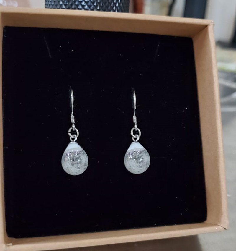 Ice milk glass earrings (pair) (6mm drop shape) (breast milk souvenir/breast milk jewelry) - อื่นๆ - แก้ว ขาว