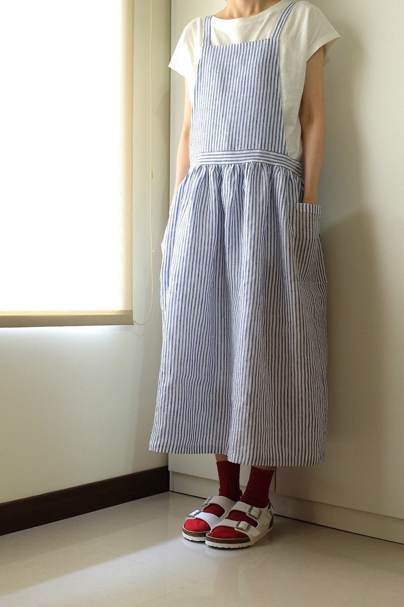 The daily hand-made clothes lived with the girl classic thin stripe strap apron linen - ชุดเดรส - ผ้าฝ้าย/ผ้าลินิน สีน้ำเงิน