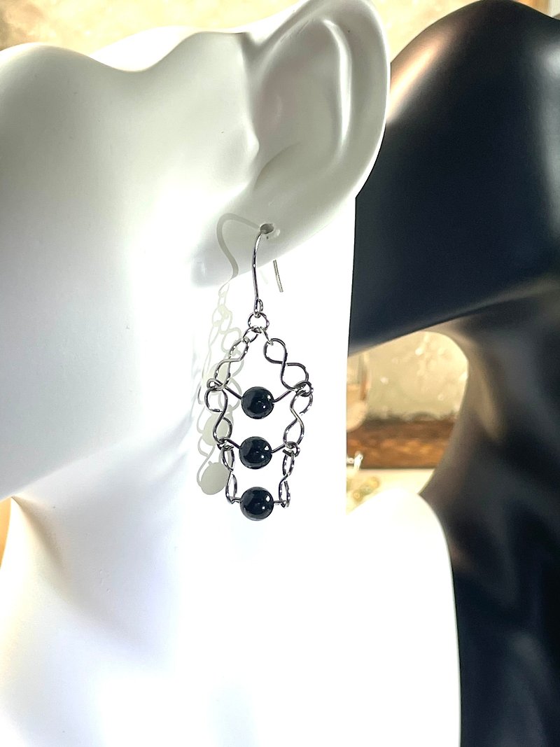 The calm beauty of medical steel earrings and jadeite ink beads - ต่างหู - สแตนเลส สีดำ