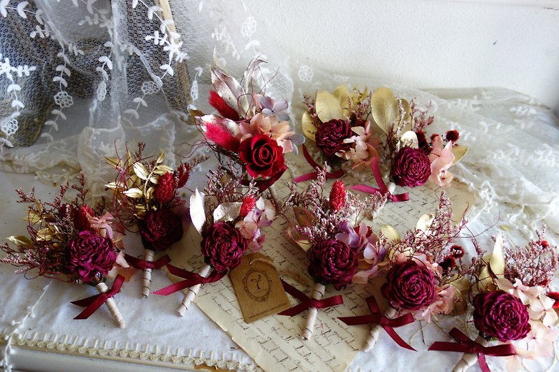 Wedding floral decorations-vintage gold red corsage / the officiant / bridesmaid / best man / hospitality corsage - เข็มกลัด/ข้อมือดอกไม้ - พืช/ดอกไม้ สีแดง