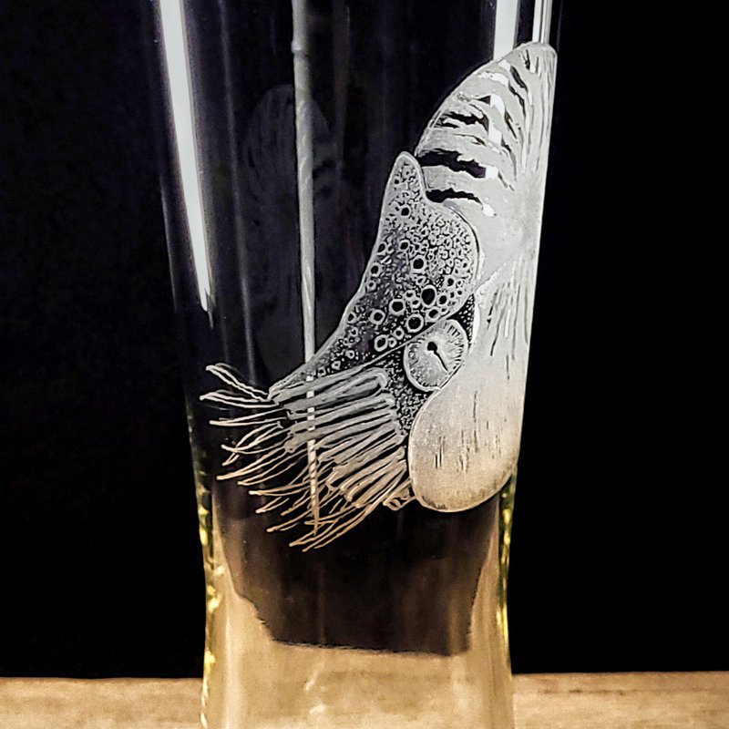 【海洋杯客製】曲線啤酒杯 單購/可配對 手工雕圖/免費刻字 - 酒杯/酒器 - 玻璃 透明