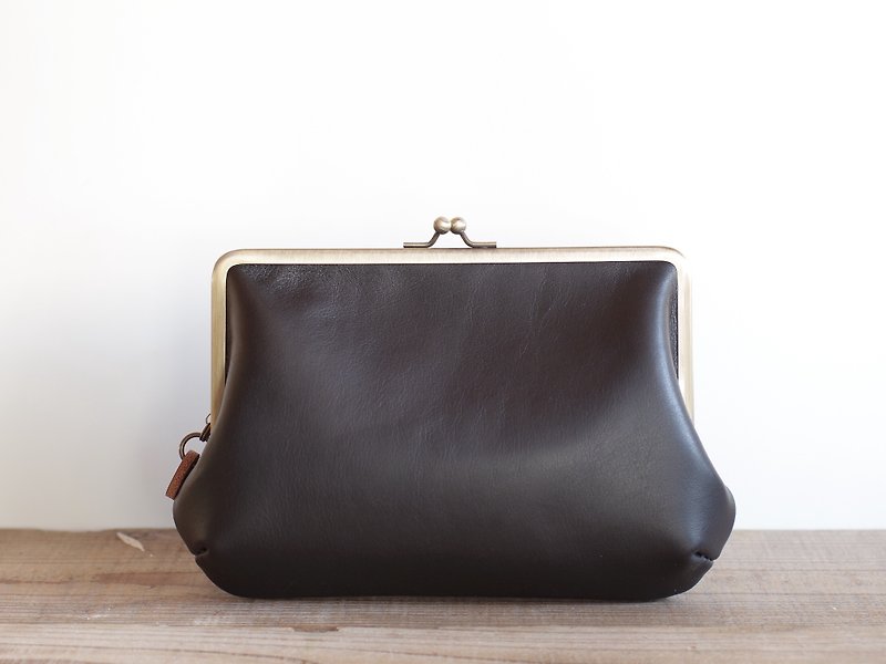 Square-shaped purse leather pouch black - กระเป๋าเครื่องสำอาง - หนังแท้ สีดำ