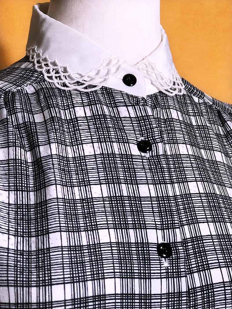Hollow collar plaid sleeveless vintage shirt / brought back to VINTAGE abroad - เสื้อเชิ้ตผู้หญิง - เส้นใยสังเคราะห์ ขาว