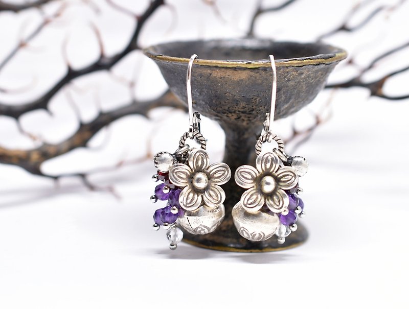 Bell and flower Karen Silver, garnet, amethyst, quartz, Indian Silver bell earrings - ต่างหู - โลหะ สีเงิน