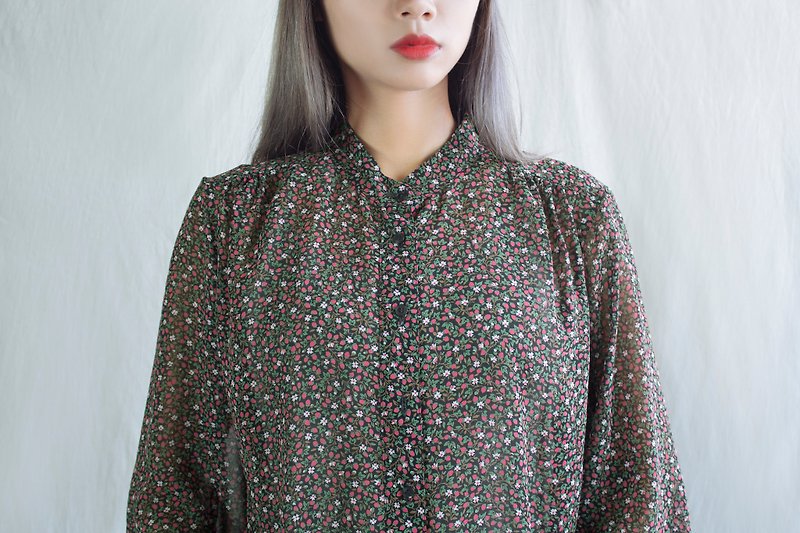 Strawberry Flower Stand Collar Long Sleeve Shirt - เสื้อเชิ้ตผู้หญิง - วัสดุอื่นๆ สีเขียว