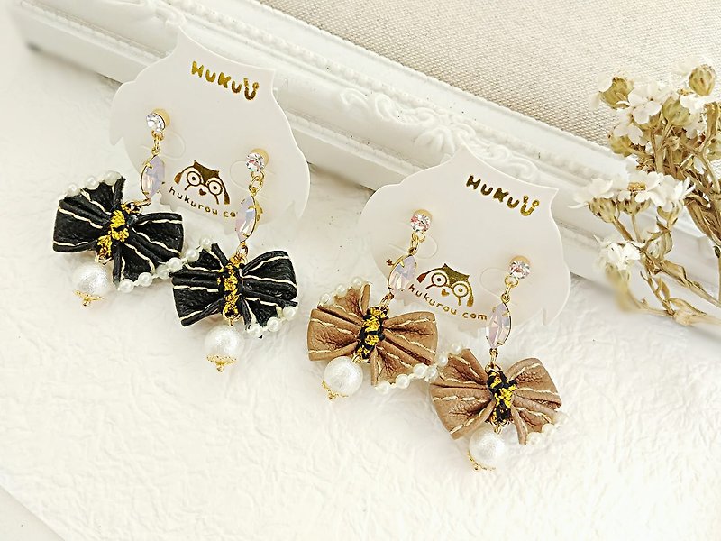 HUKUROU mini leather bow earrings - Earrings & Clip-ons - Genuine Leather Multicolor