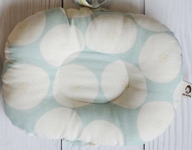 Beige Sleeping Bear Hand Pillow Nursing Pillow One Month Gift - อื่นๆ - ผ้าฝ้าย/ผ้าลินิน ขาว