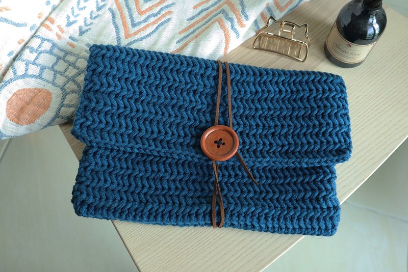 herringbone crochet 人形織紋 手工鉤針 繩.扣式 手拿 收納包 - 手拿包 - 棉．麻 多色