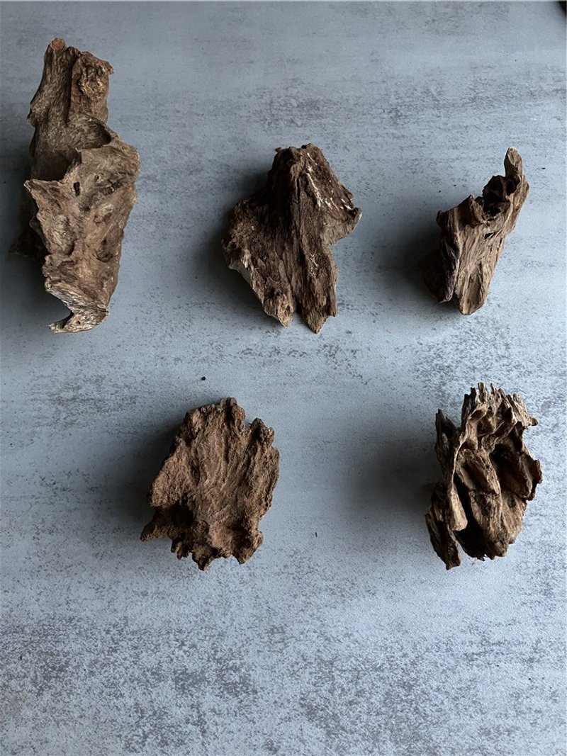 [Ingredients for the stove] [Extremely heavy oil type] Wild Dala Dried Agarwood - Inverted Stand (You can choose the shape inside) - ของวางตกแต่ง - ไม้ 