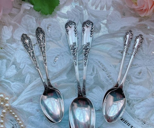 Strainer spoon, British