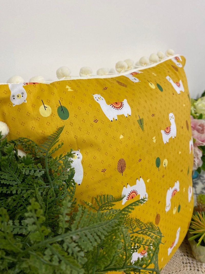 Exotic style super cute alpaca pattern beige fur ball pillow pillow cushion cushion pillowcase - หมอน - ผ้าฝ้าย/ผ้าลินิน สีส้ม