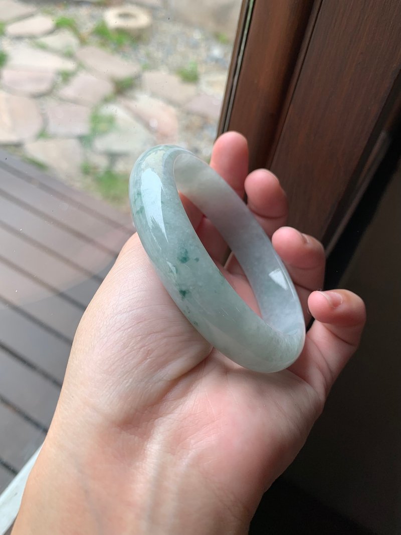 丨新芽丨糯種淡綠飄花翡翠手鐲 圈口63.2 緬甸玉A貨 - 手鍊/手環 - 玉石 綠色