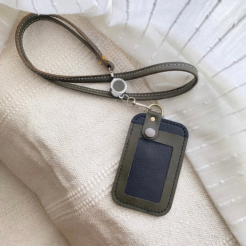 Simple contrasting color card holder + telescopic buckle neck cord - black background + dark green border - ที่ใส่บัตรคล้องคอ - หนังแท้ สีดำ