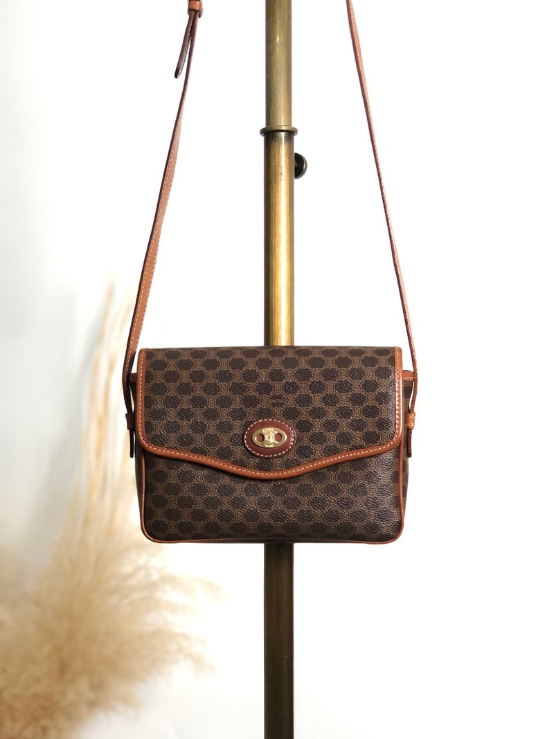 【 日本直送　名牌中古包 】CELINE セリーヌ マカダム ショルダーバッグ ブラウン ブラゾン PVC レザー vintage ヴィンテージ 2mumnz - 側背包/斜背包 - 防水材質 咖啡色