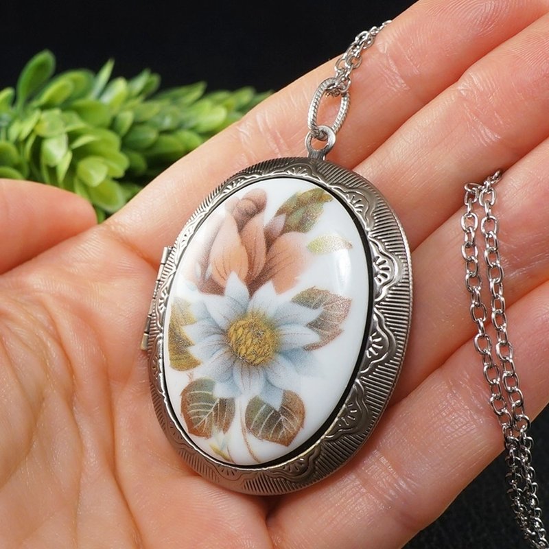 ホワイトベージュフラワーロケット磁器カメオフォトロケットペンダントネックレスジュエリー - ネックレス - 磁器 ホワイト