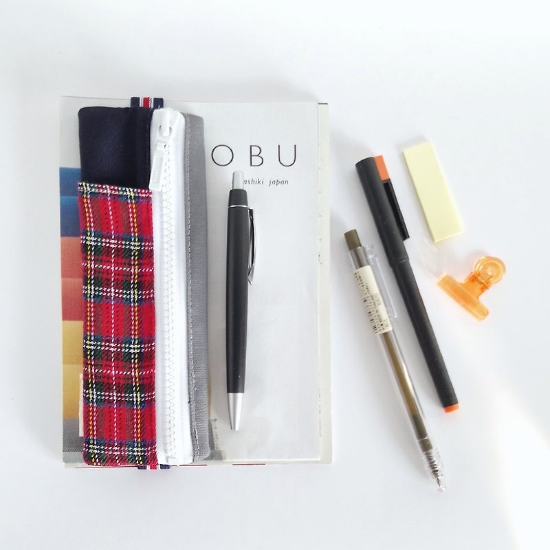 Journal Pen Pouch (England Checkers) - กล่องดินสอ/ถุงดินสอ - ผ้าฝ้าย/ผ้าลินิน สีแดง