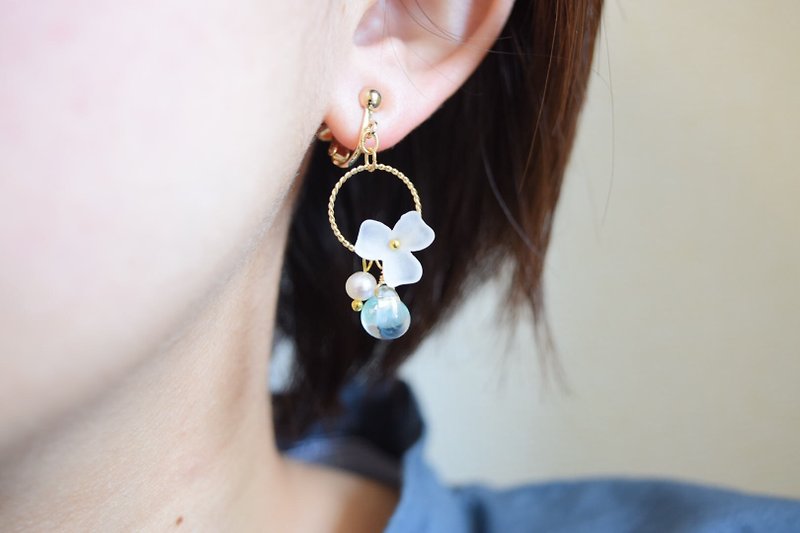 flower glass - Earrings & Clip-ons - Glass Blue