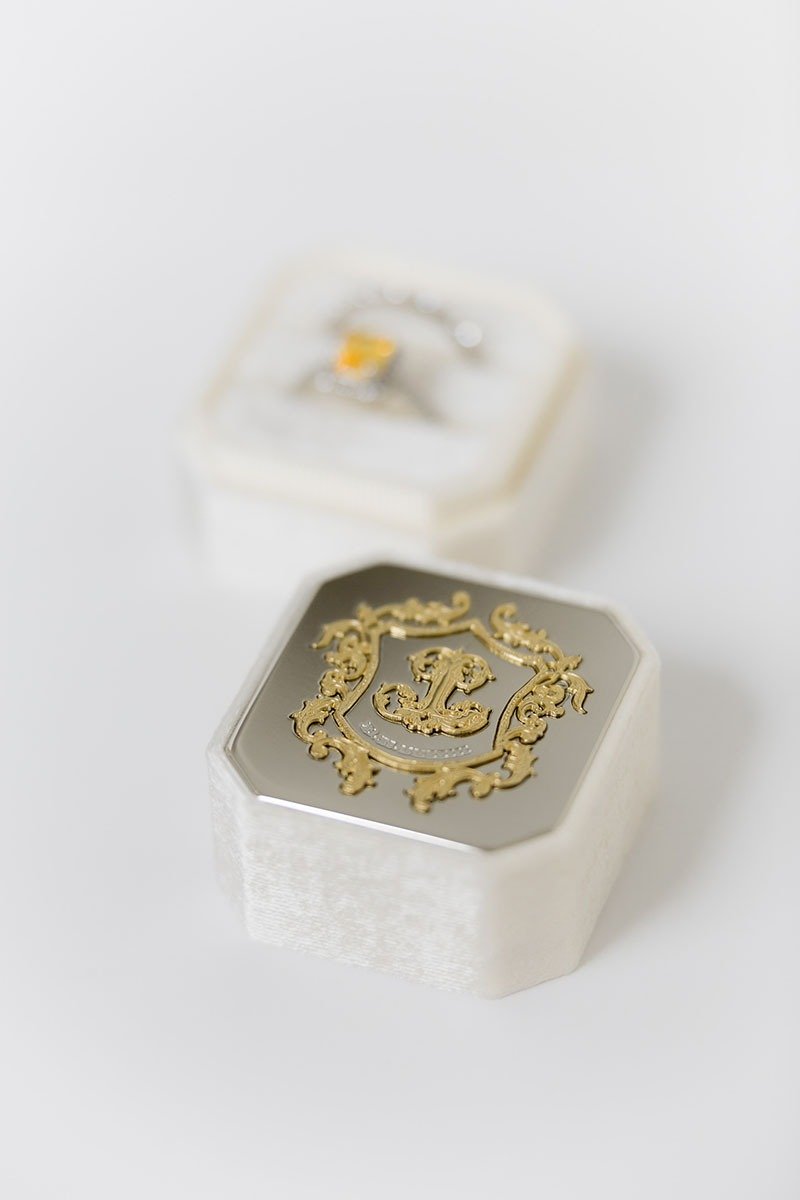 Velvet ring box - OCTAGON GRAND - Vintage Style Handmade Monogram Proposal Box - แหวนทั่วไป - วัสดุอื่นๆ สีทอง