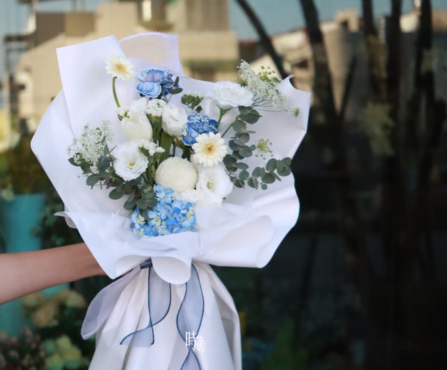 優しいブルーのチューリップ、ガーベラの花束/台中エリア限定 優しいブルーのチューリップ、ガーベラの花束/台中エリア限定