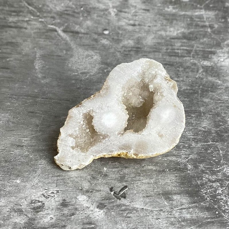 水晶簇- 瑪瑙聚寶盆 辦公室療癒微景觀 裝置擺飾 一物一圖 - 擺飾/家飾品 - 寶石 白色